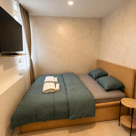 Апартаменты Lan Urban With Prime Location And Parking *