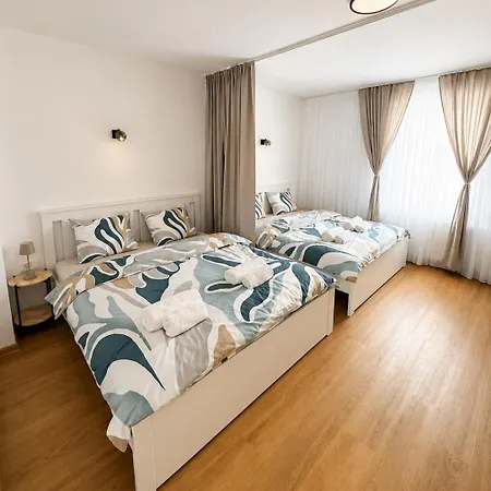 Апартаменты Lan Urban With Prime Location And Parking